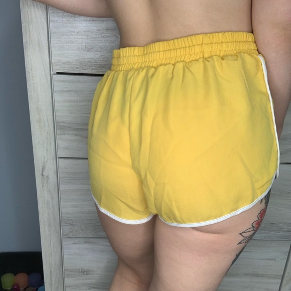Shorts - Picture 3 of 3